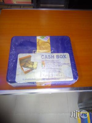 Universal Cash Box