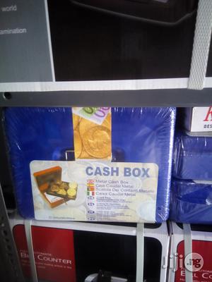 Universal Cash Box