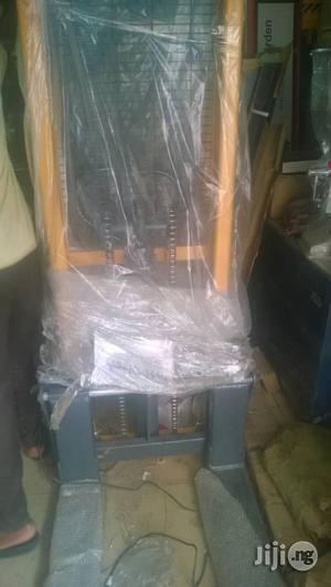 Stratter Machine
