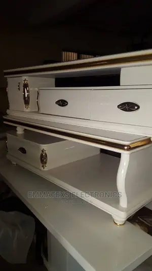 Royal Center Table