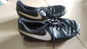 Size 35.5 Children Soccer Boot