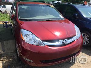 Toyota Sienna 2006 Red
