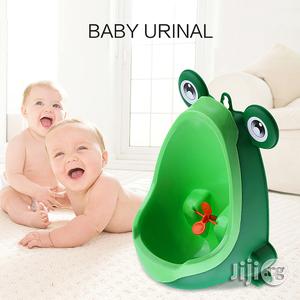 Baby Urinal Frog Shape Vertical Wall-Mounted Pee Convenience