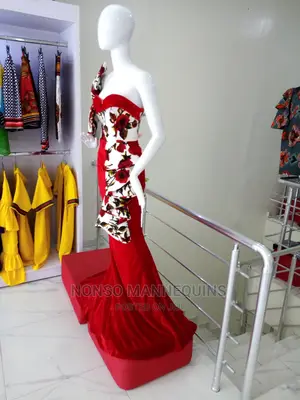 Egg Face Glossy White Female Mannequin Display