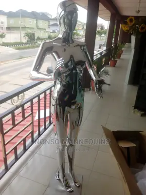 R M1 Faceless Silver Female Mannequin