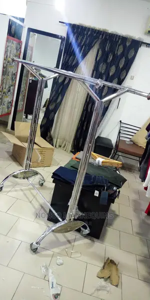 Armspread Dual Clothes Rack For Displaying Clothes