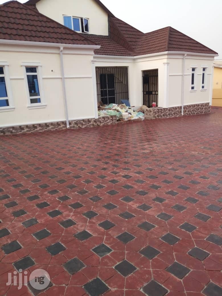 American Bishop Hat Interlocking Paving Stone
