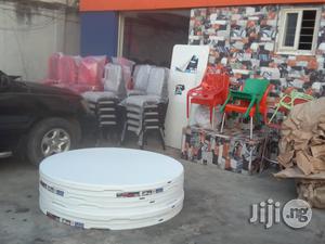 Round Plastic Tables
