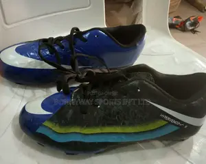 Nike Size 35 Hypervenom Children Boot Size 35
