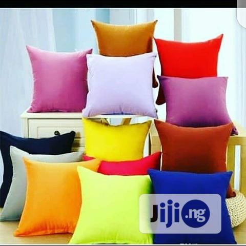 Different Colors of Decorative Throw Throw