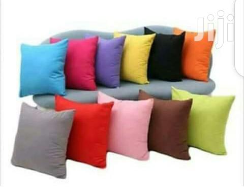 Different Colors of Decorative Throw Throw