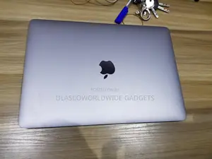 Laptop Apple MacBook Pro 2017 8GB Nvidia SSHD (Hybrid) 250GB
