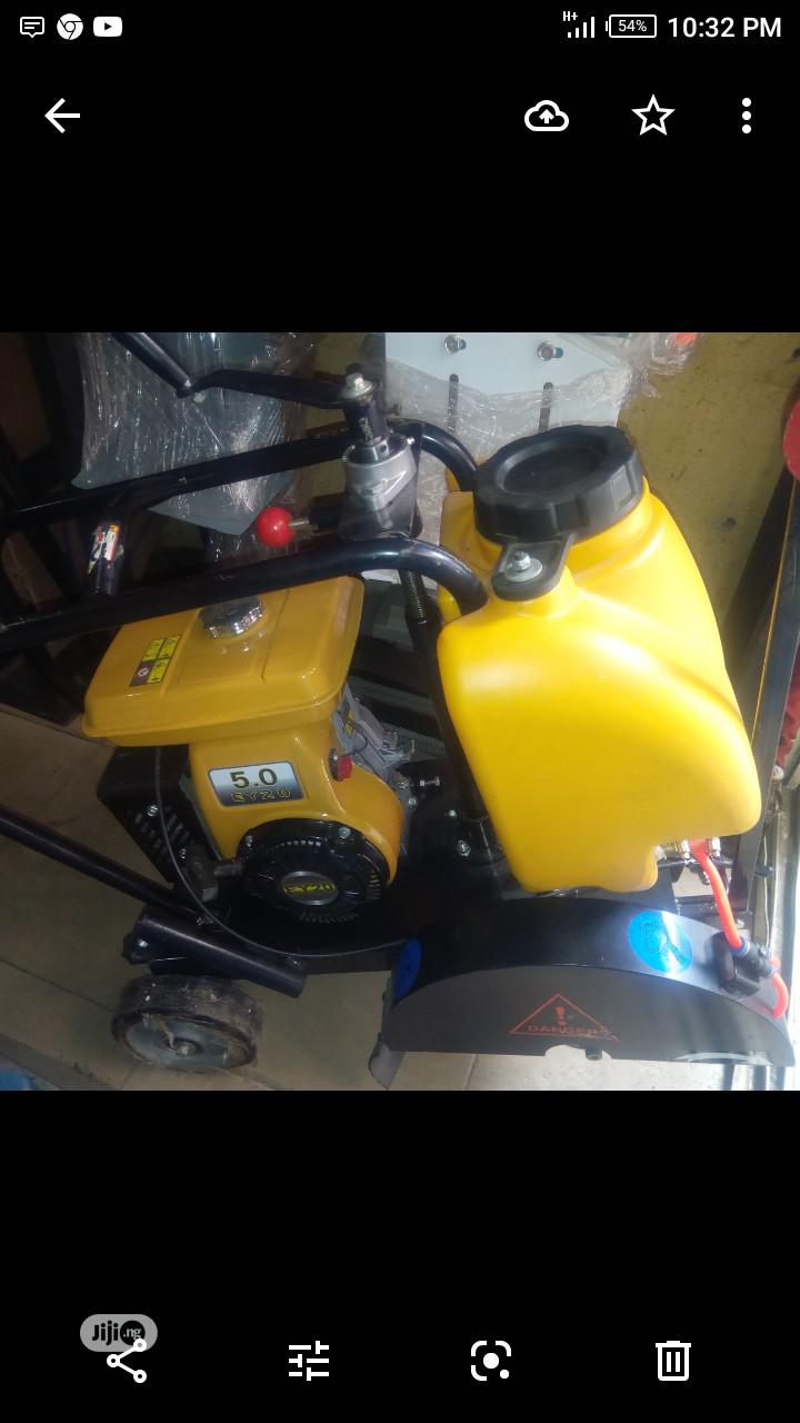 Asphalt Cutting Machine