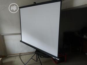 Tripod Projector Screen.