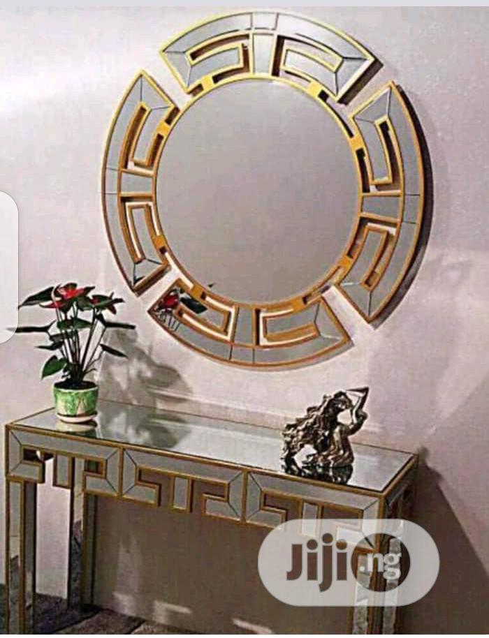 Excusitive Console Mirror Gold