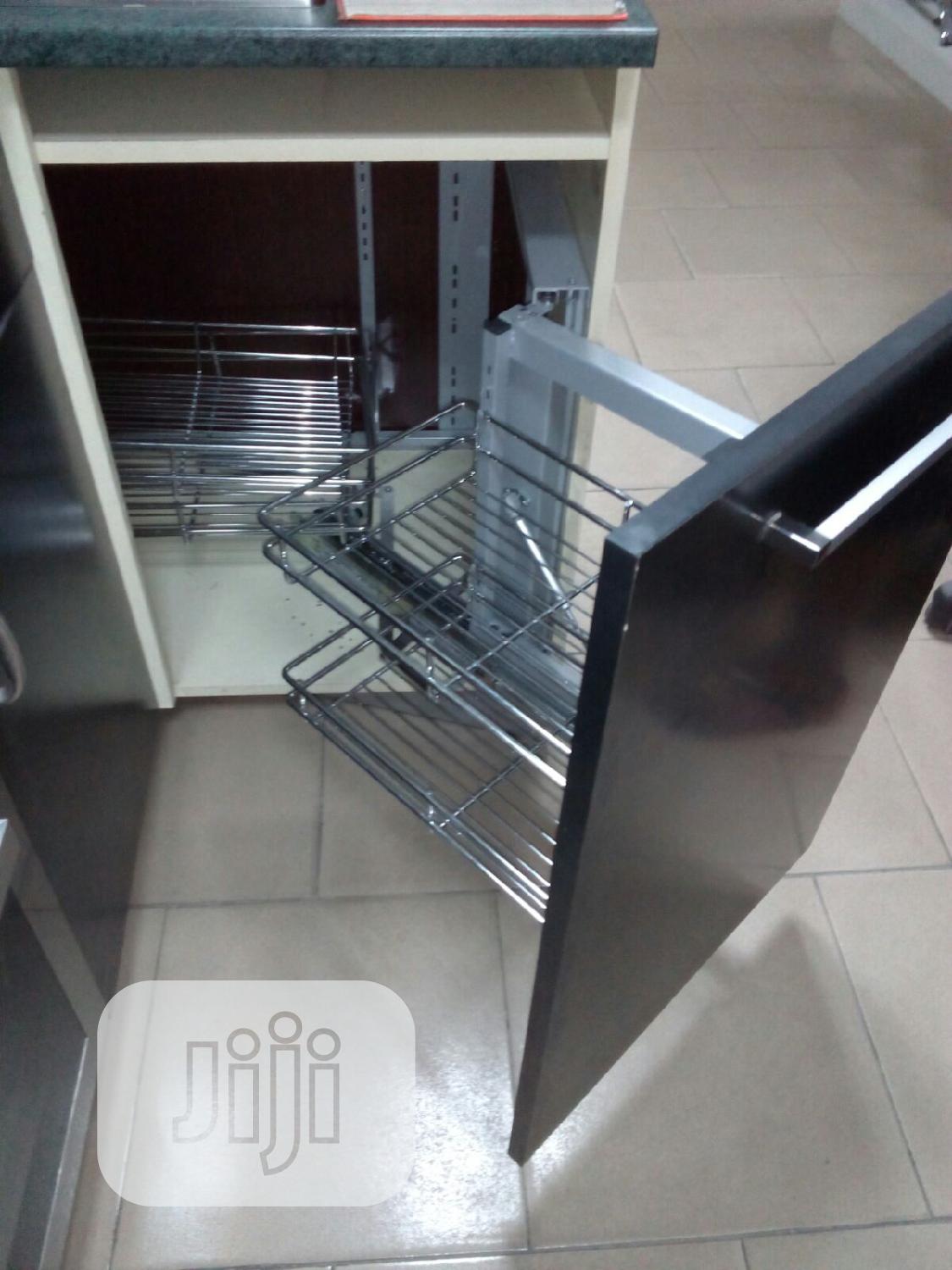 Magic Corner Basket