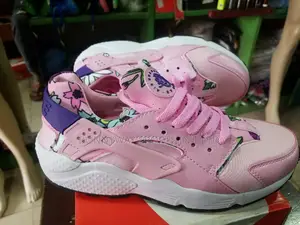 Ladies Size 40 Juggling Canvas