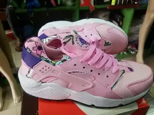 Ladies Size 40 Juggling Canvas