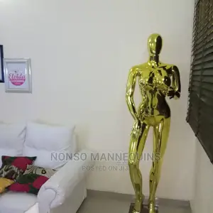 Gold Female Big Mannequin 1