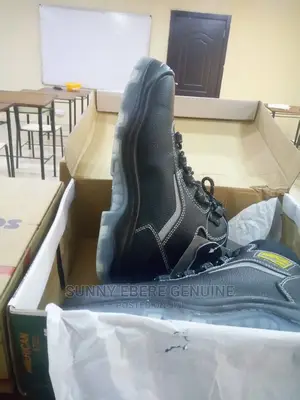 Fashion Kind and Sophisticated Safety Boots