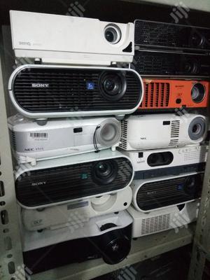 Amazing Sony 2500 Lumens Projector