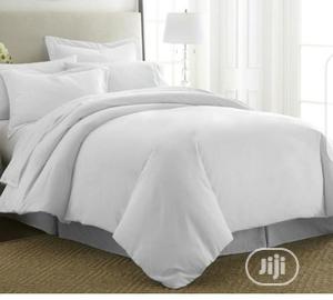 Matured White Duvet, Bedsheet With 4 Pillow Cases