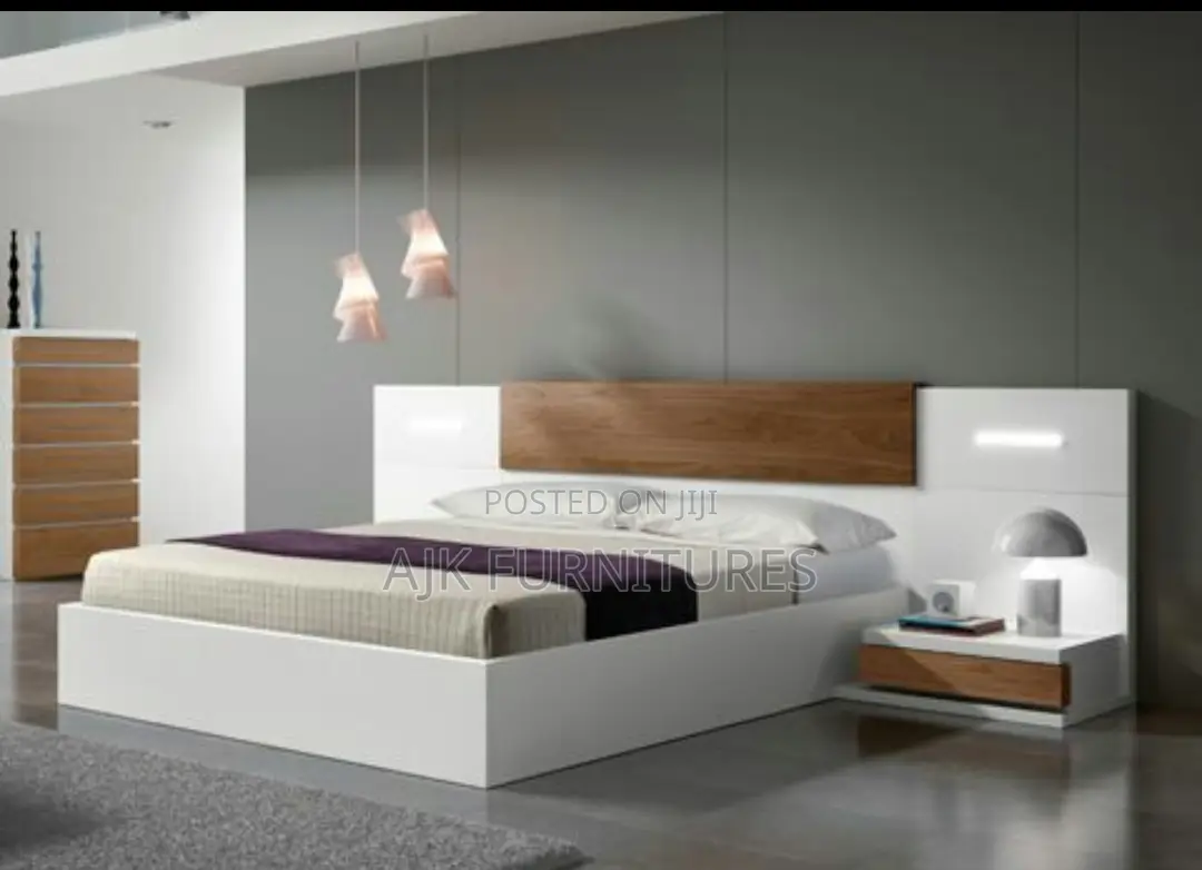 Exquisite 4.5ft Bedframe