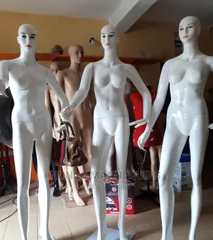 Glossy White Nice Pose Fashion Display Model Mannequins