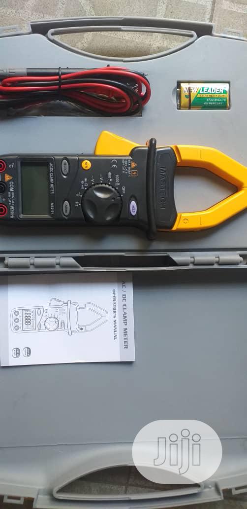 Digital Clamp Meter