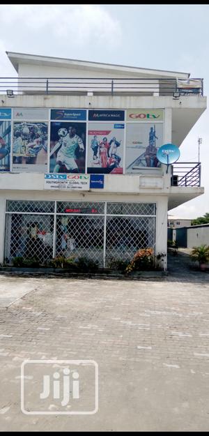 Spacious Shop for Rent at Lekki Phase 1.