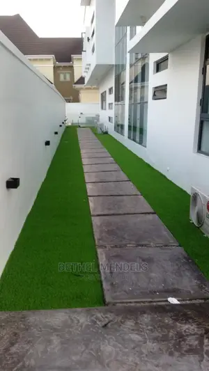 Artificial 10mm Grass For Walkway Design