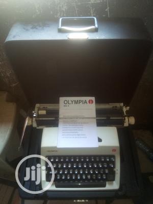 Olympia Portable Manual Typewriter Machine(Sg3).