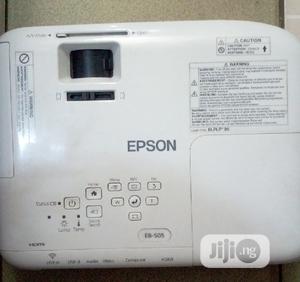 Epson 3200lumens Projector, Vga, Av and Hdmi Port