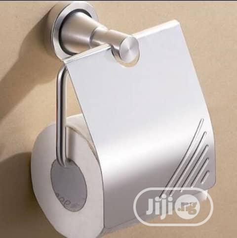 Tissue Holder