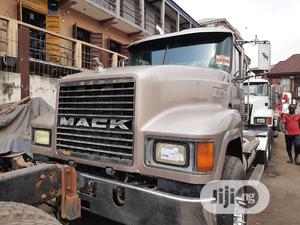 Mack Trailer Head Ch 2002 Brown