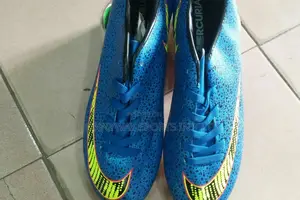 Size 40 Nike Mercurial Boot