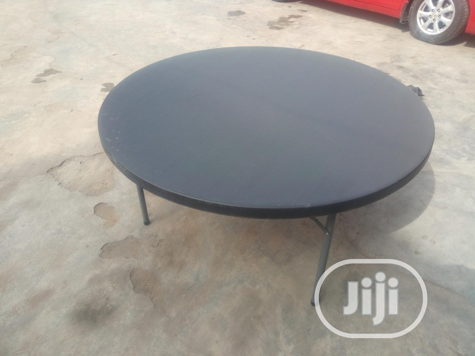 4ft Diameter Round Plastic Table