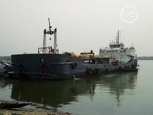 Clean 1200mt Self Propelled Barge For Sale In Port Harcourt