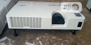 HDMI Hitachi Projector