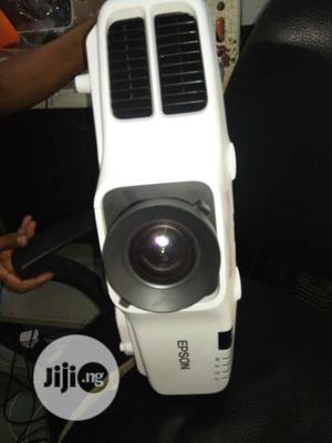 Epson Powerlite 5200 Lumens