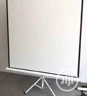 Tripod Projector Screen