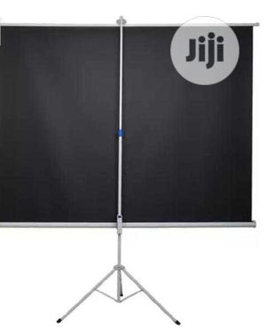 Tripod Projector Screen
