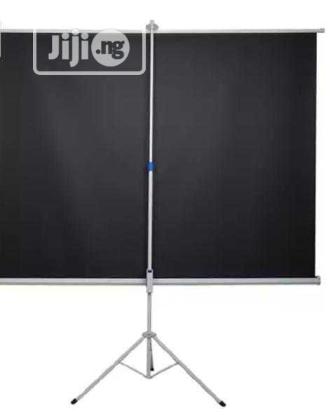 Tripod Projector Screen