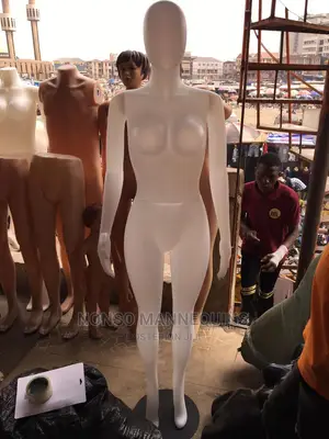 Egg Face Female MANNEQUINS