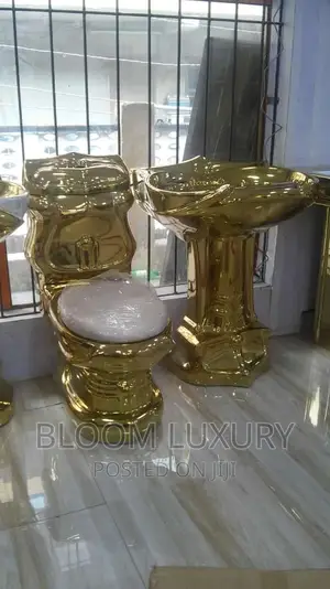 Executive Water Closet (Gold)