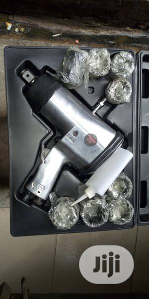 Professional Air Impact Wrench 3/4” Wit Sockets