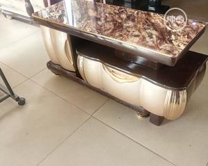 Tv Stand. (Adjustable)