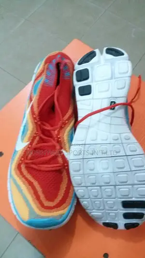 Nike Jugging Canvas Available