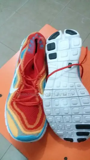 Nike Jugging Canvas Available