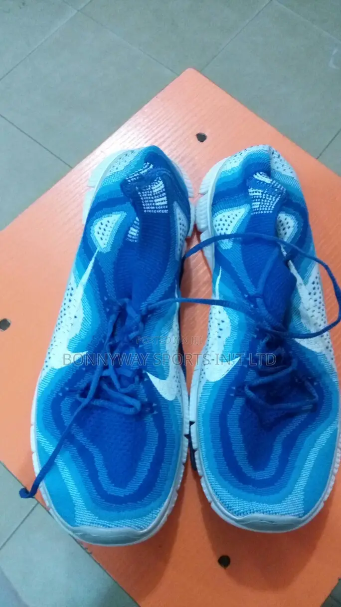 Nike Jugging Sneakers